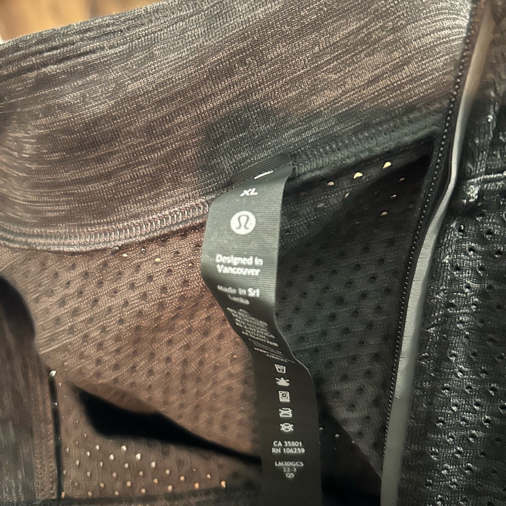 Lululemon Quarter-Zip Long Sleeve Top - Picture 6 of 6
